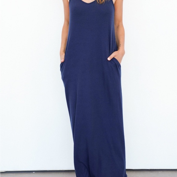Carly Jean Los Angeles Dresses & Skirts - Carly Jean Los Angeles Navy Sleeveless Maxi Dress with Pockets